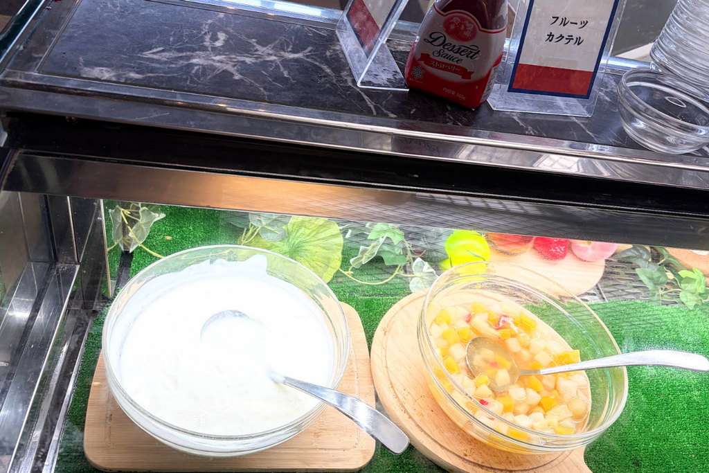 ダイヤモンド滋賀の朝食ビュッフェ デザート（ヨーグルト・フルーツカクテル）