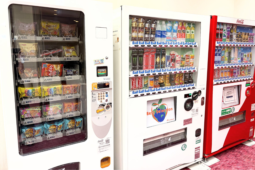 ダイヤモンド滋賀の飲み物とお菓子の自動販売機